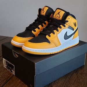 Nike Air Jordan 1 Mid (size 4.5 big kids) "Taxi"/black/white EXCELLENT condition